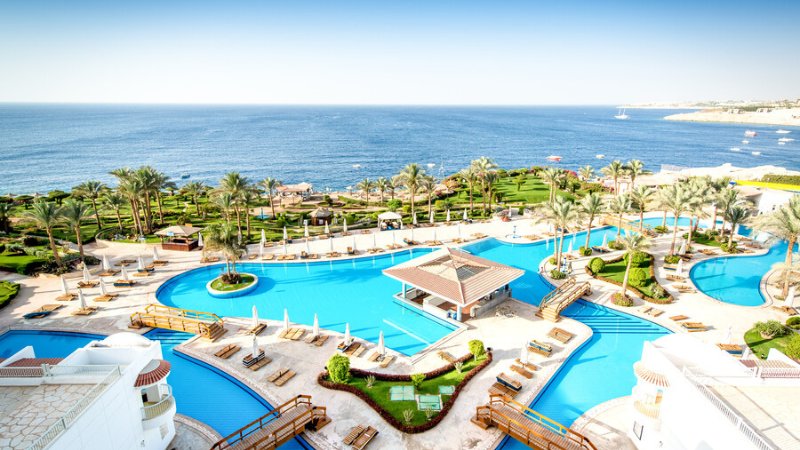 Pool with sea view at Siva Sharm Resort and Spa